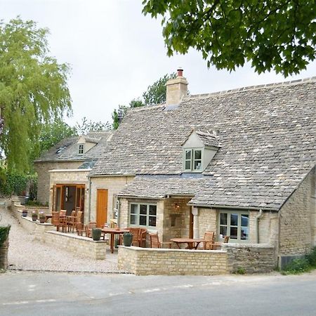 The Plough B&B 버튼온더워터 외부 사진