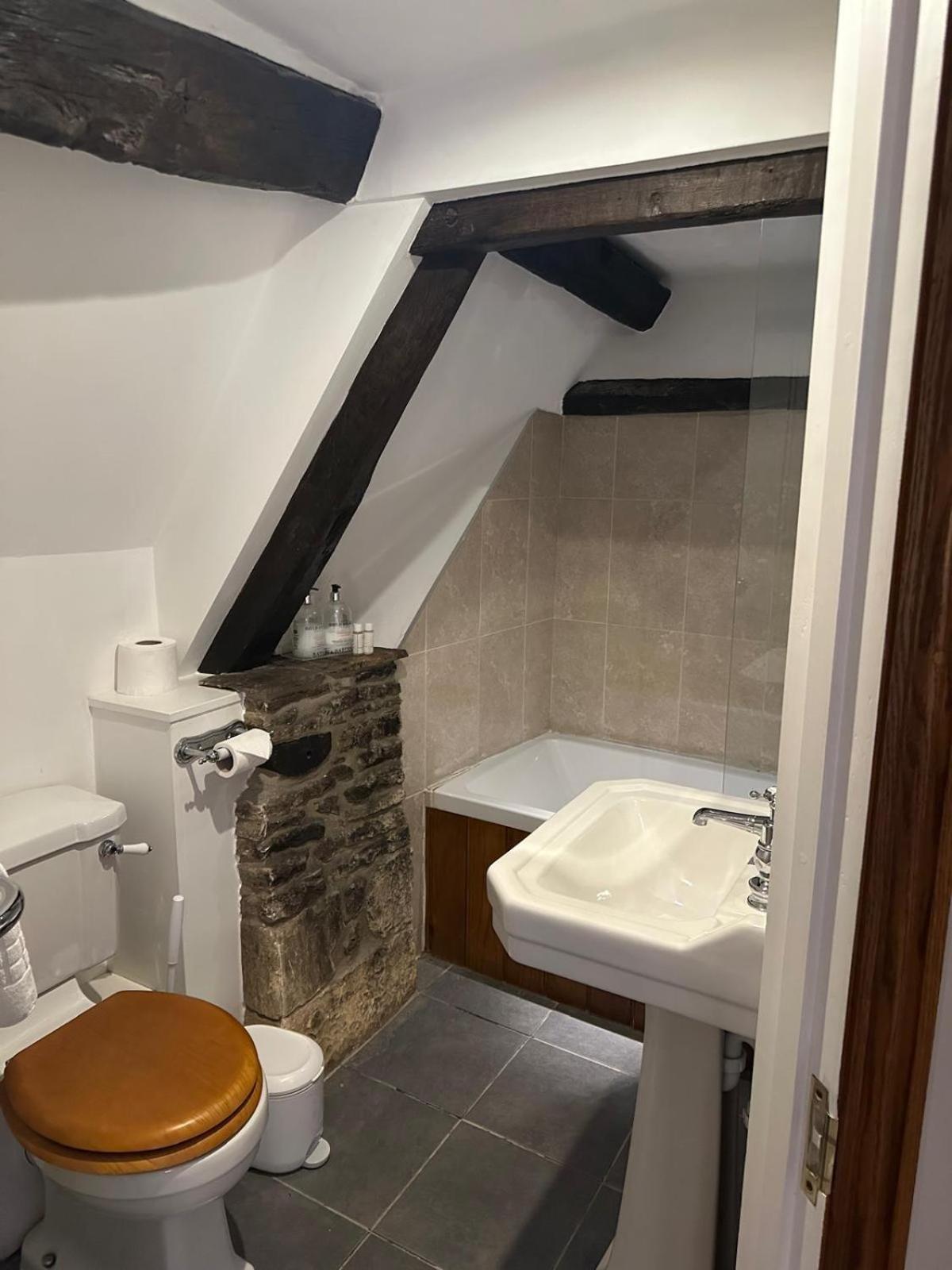The Plough B&B 버튼온더워터 객실 사진