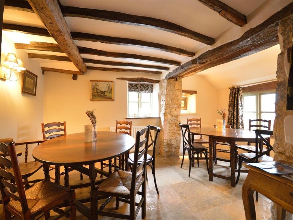 The Plough B&B 버튼온더워터 외부 사진