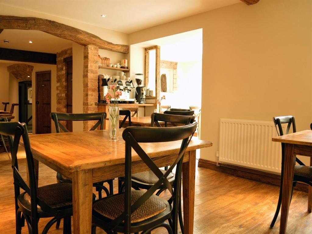 The Plough B&B 버튼온더워터 외부 사진